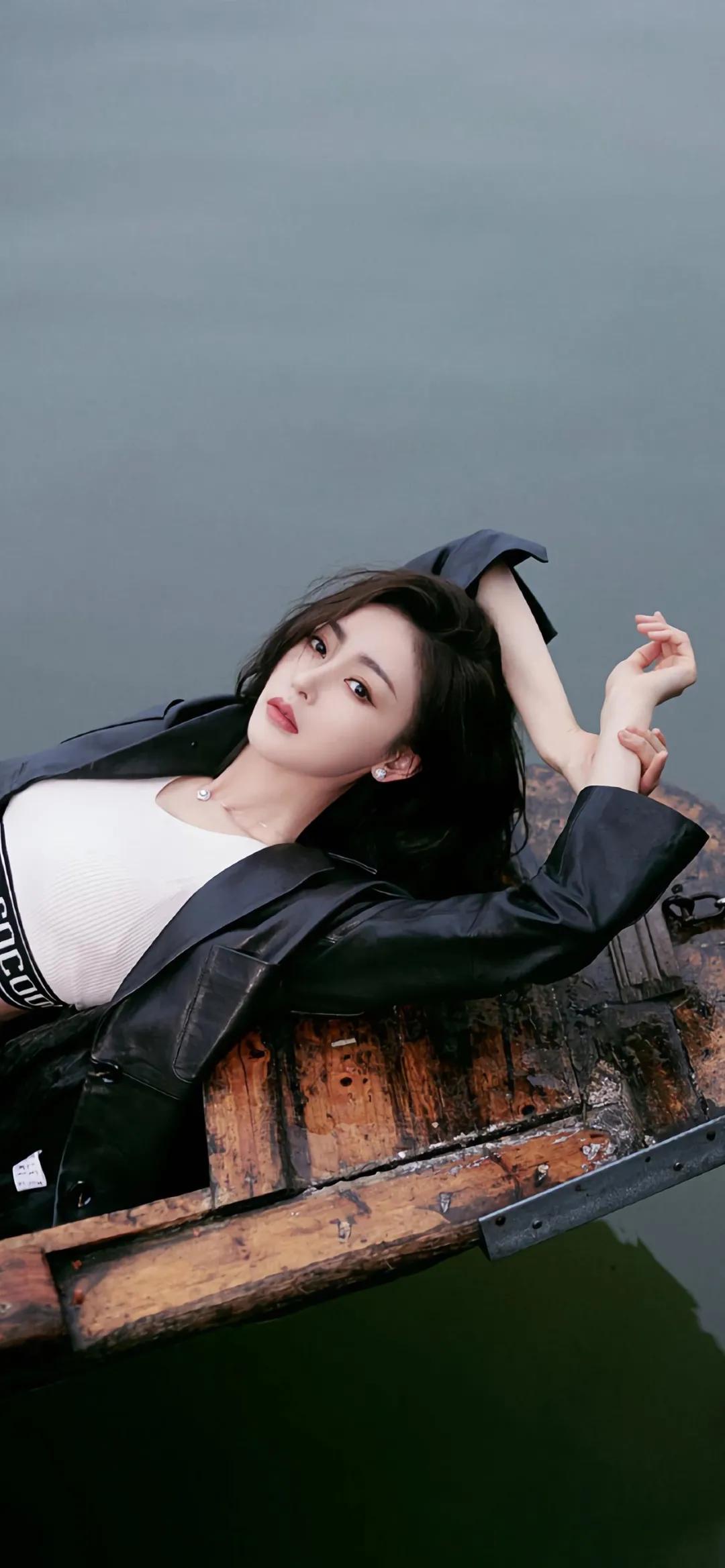 美女壁纸：视觉盛宴的魅力绽放
