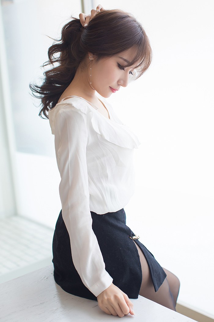 职场丽人女秘书小狐狸酥胸圆润黑丝配小高勾魂夺魄
