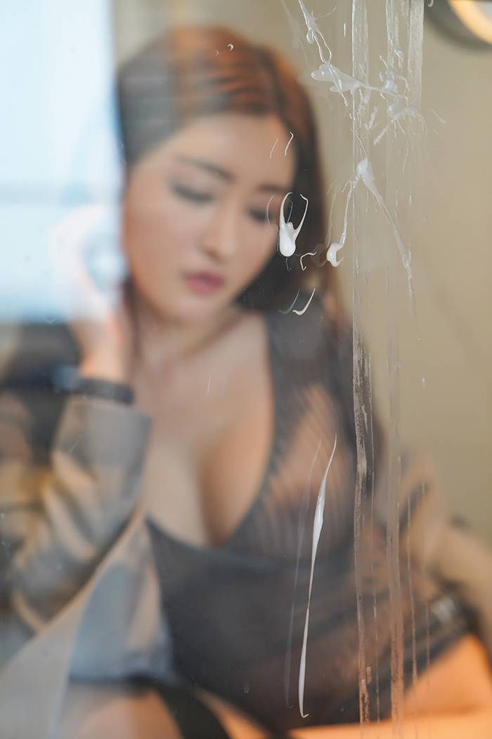 职业催情师沈梦瑶黑丝美脚隐约漏乳