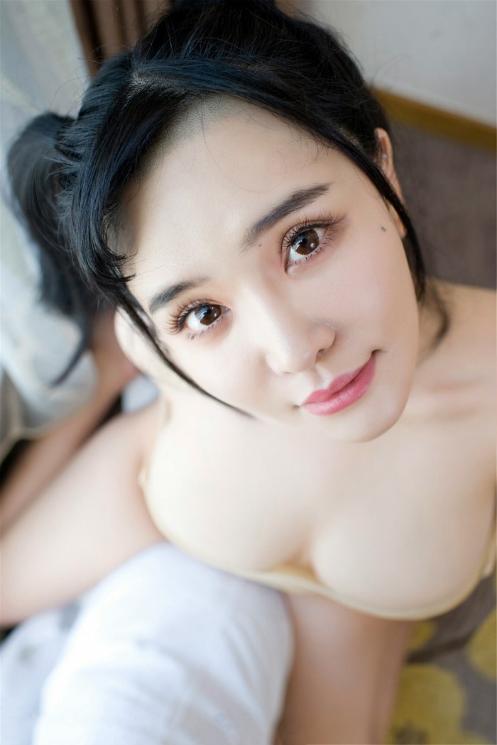 童颜巨乳美女刘钰儿激情撅屁股