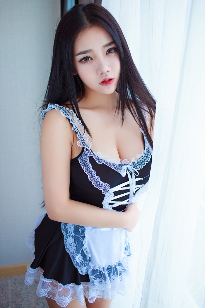 童颜巨乳美女夏雪爱性感撩人女仆装