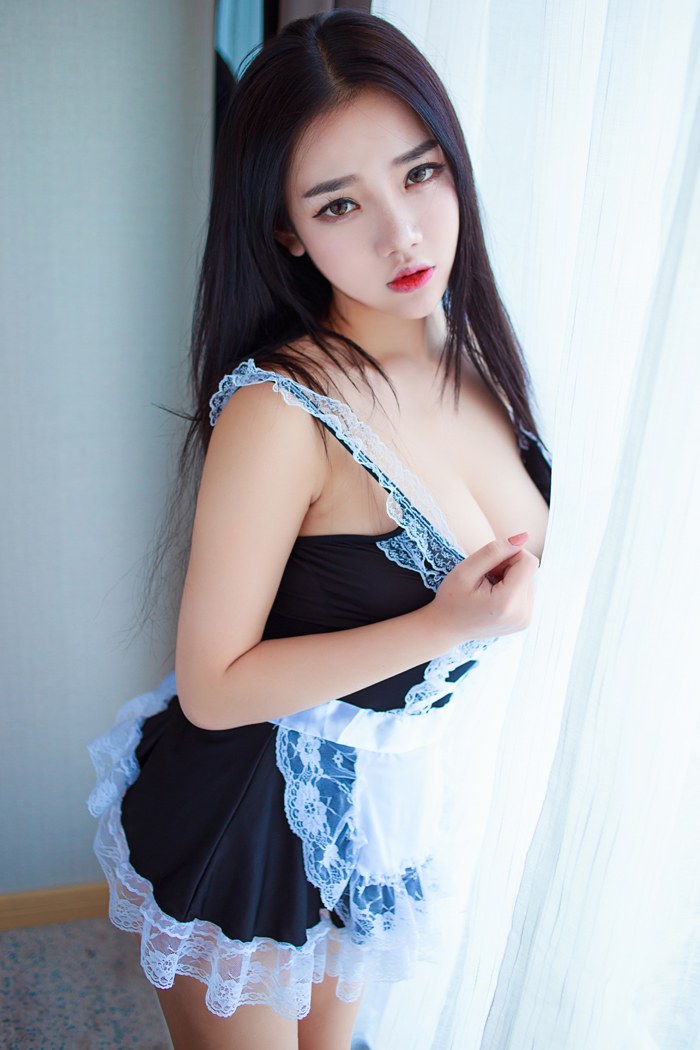 童颜巨乳美女夏雪爱性感撩人女仆装