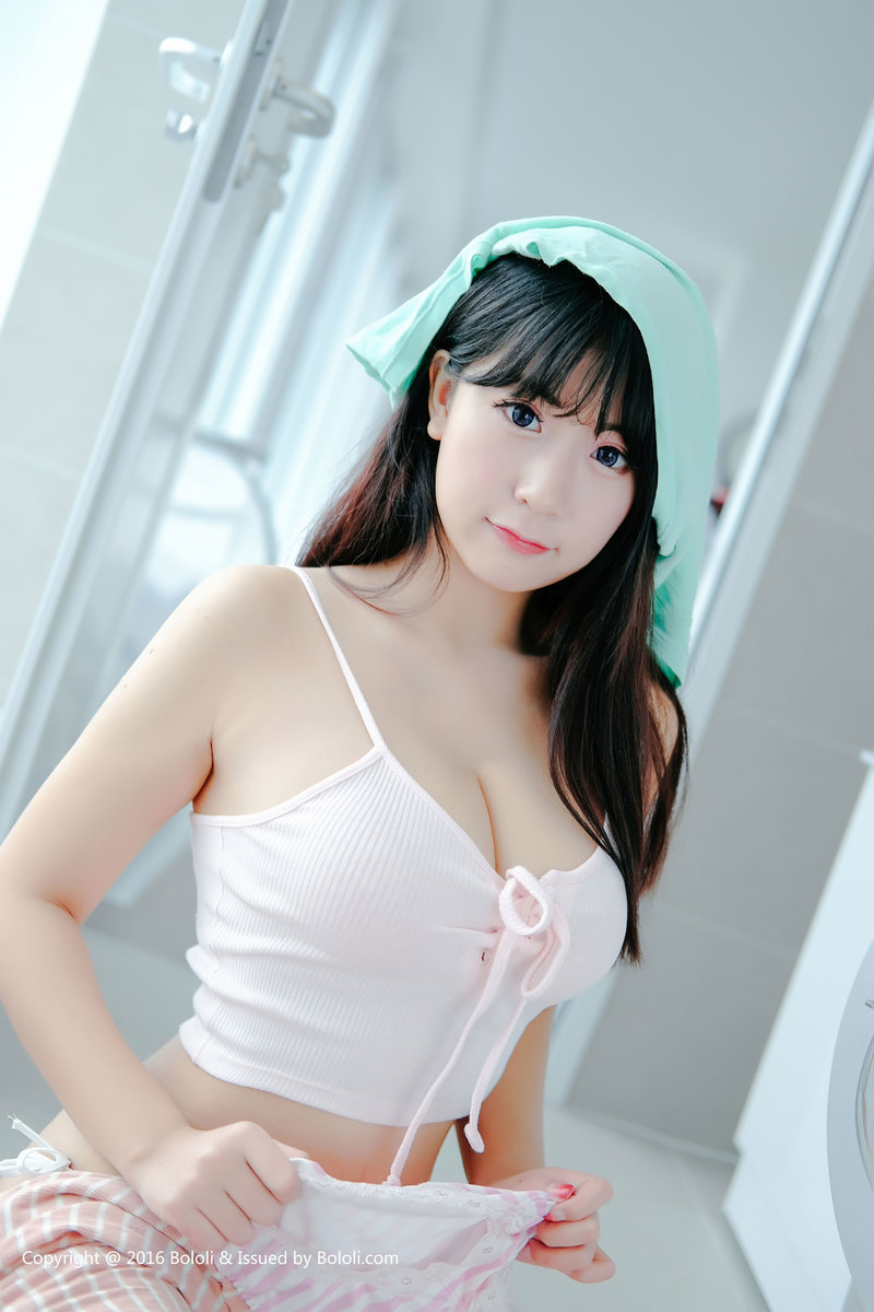童颜巨乳猫九酱诱人火辣身材爆乳圆润性感