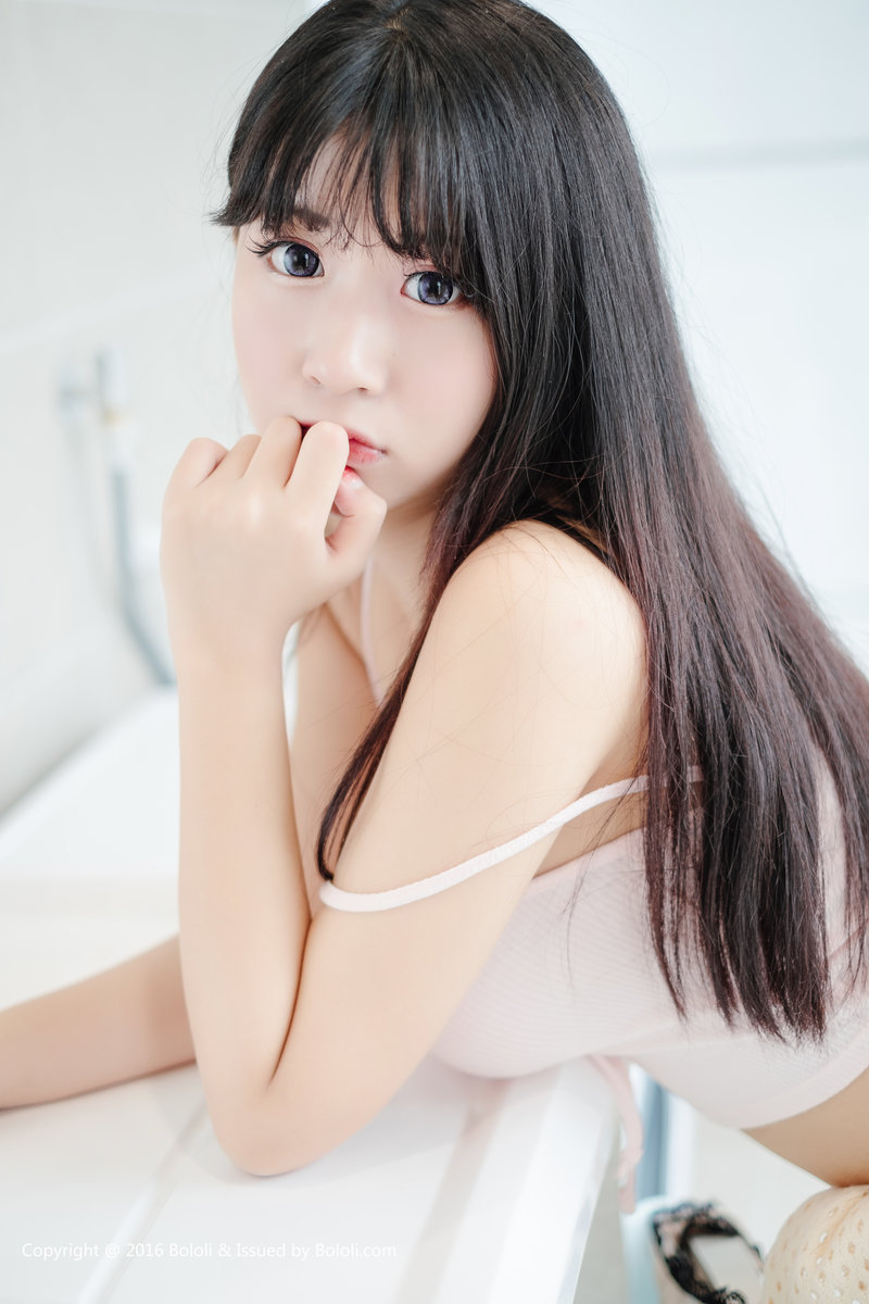 童颜巨乳猫九酱诱人火辣身材爆乳圆润性感