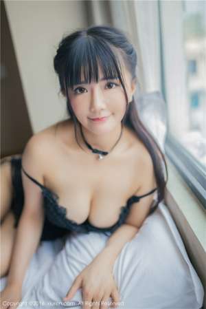 童颜巨乳美女模特阿乖Kiddod动人私房照
