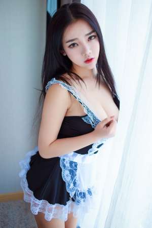 童颜巨乳美女夏雪爱性感撩人女仆装