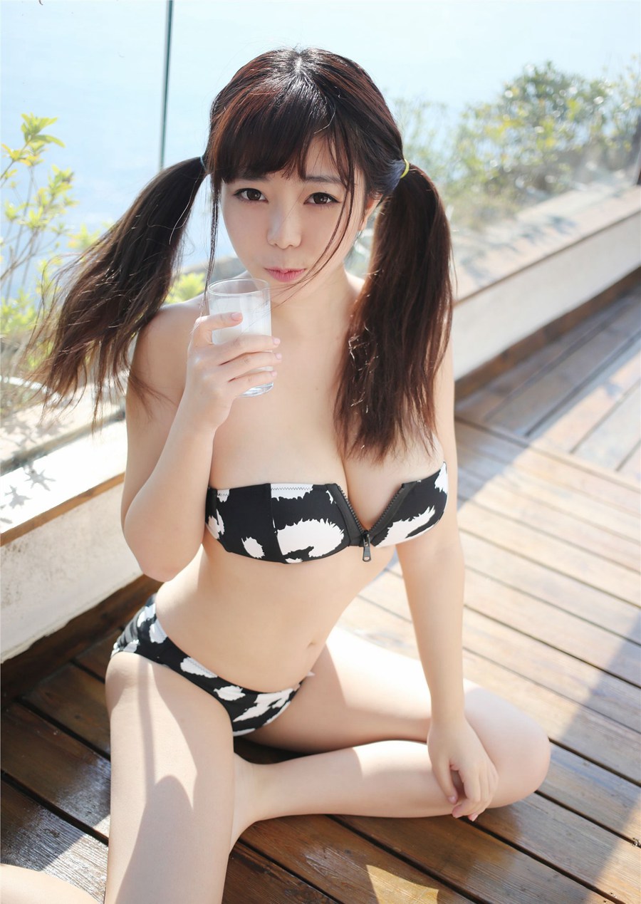 童颜巨乳妹子刘飞儿好身材大胸呼之欲出