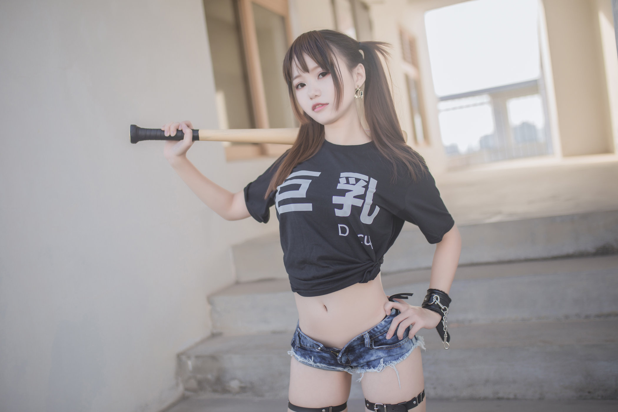 童颜巨乳妹子宅夏丝袜美臀蜜桃比心
