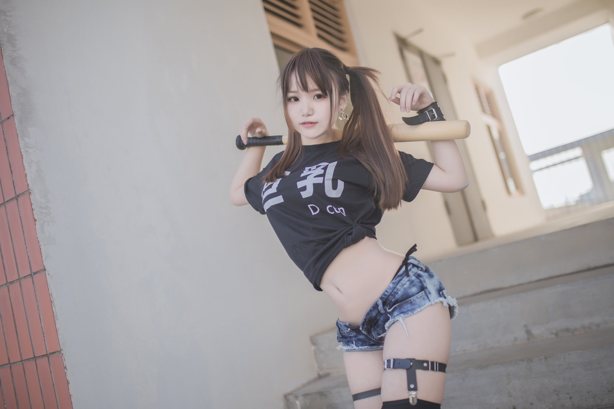 童颜巨乳妹子宅夏丝袜美臀蜜桃比心