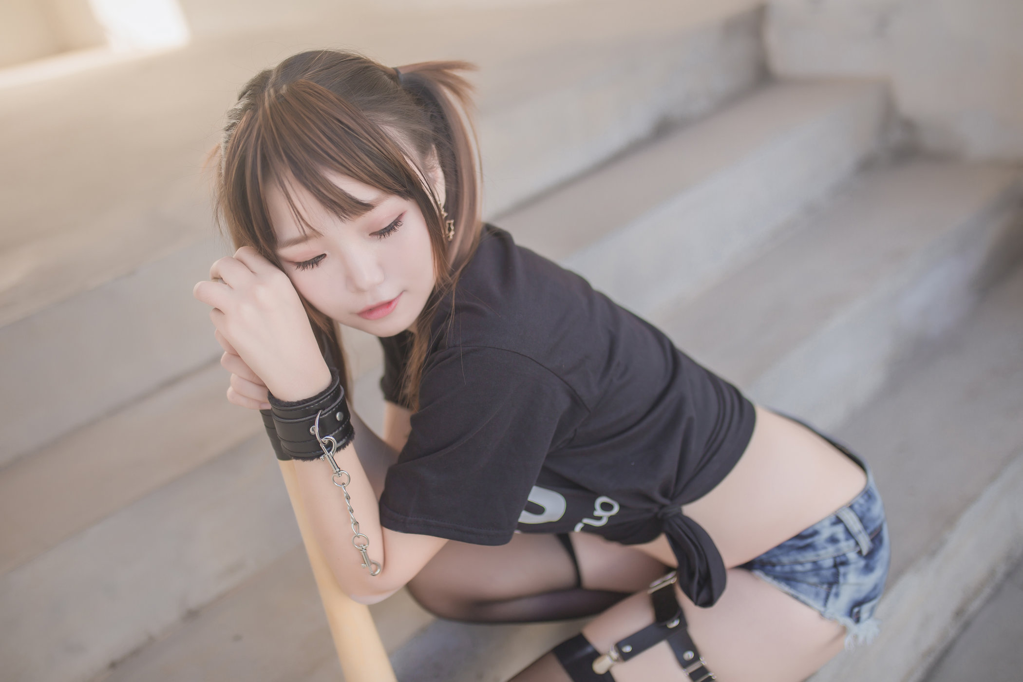 童颜巨乳妹子宅夏丝袜美臀蜜桃比心
