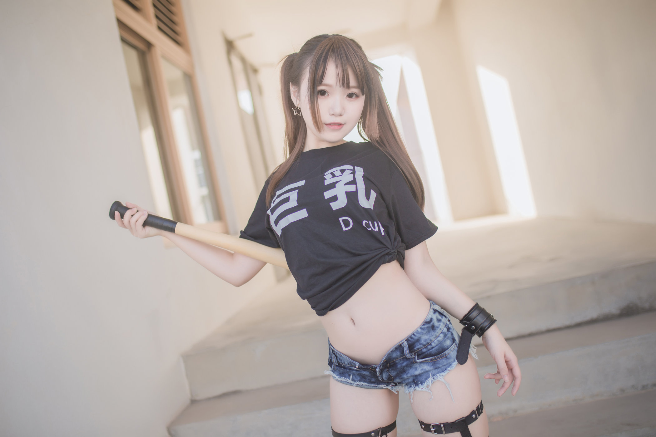 童颜巨乳妹子宅夏丝袜美臀蜜桃比心