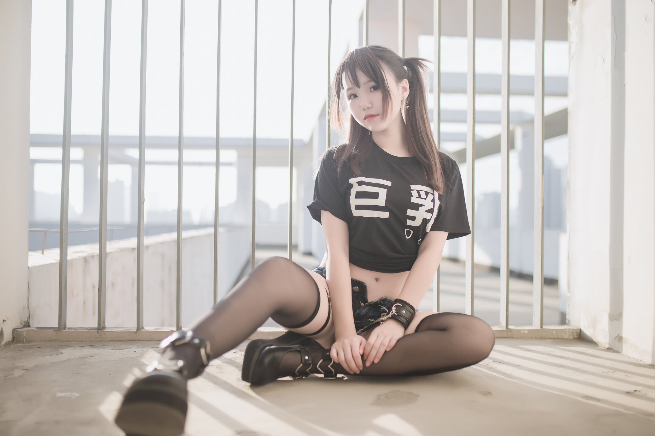 童颜巨乳妹子宅夏丝袜美臀蜜桃比心