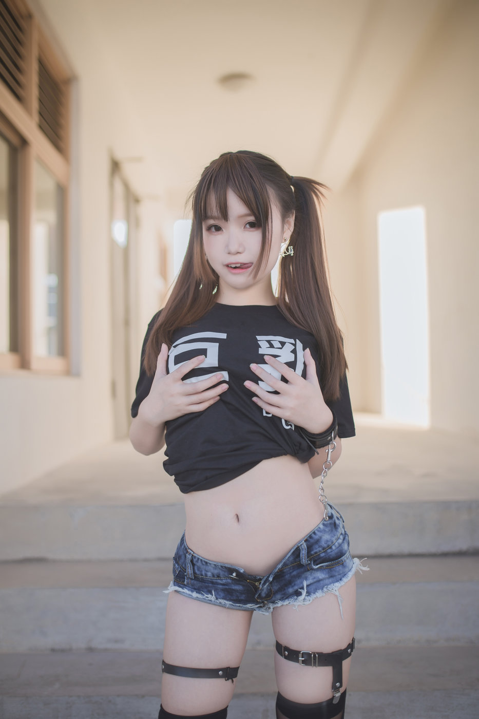 童颜巨乳妹子宅夏丝袜美臀蜜桃比心