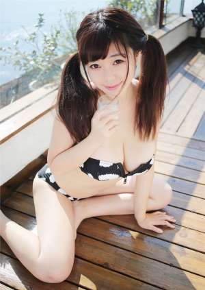 童颜巨乳妹子刘飞儿好身材大胸呼之欲出
