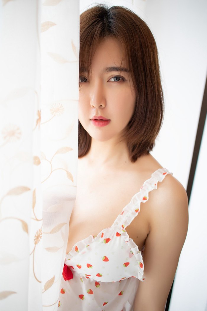 秀丽邻家女孩的花内衣