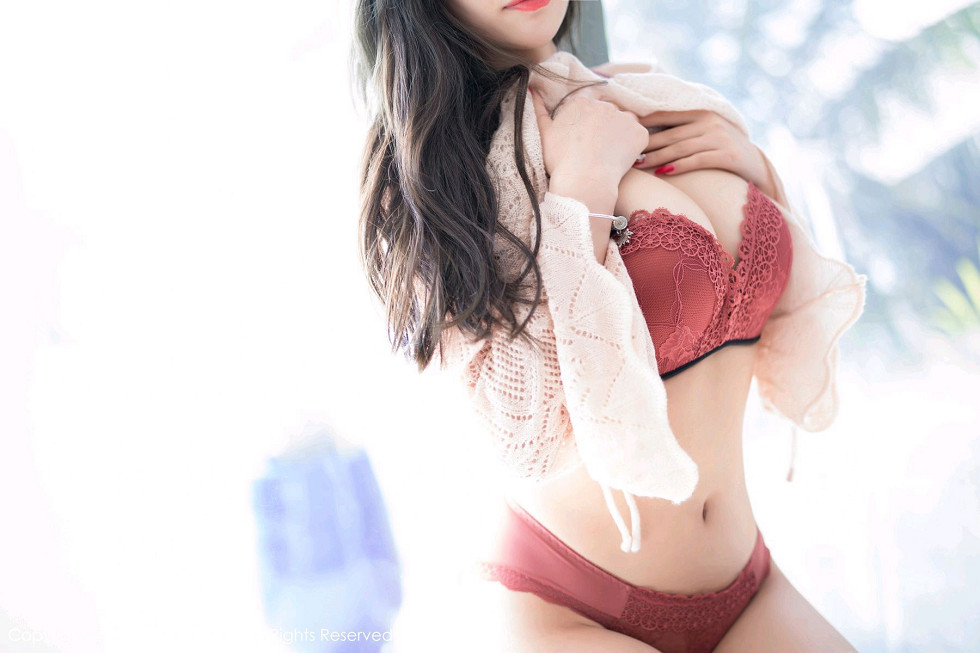 甜美女神杨晨晨红色内衣秀完美身材豪乳诱惑