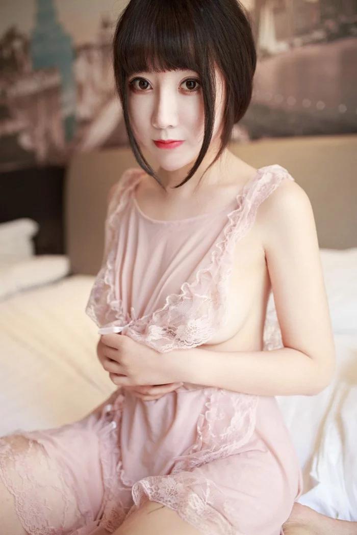 甜美可爱邻家女孩夏笑笑睡裙真空秀豪乳