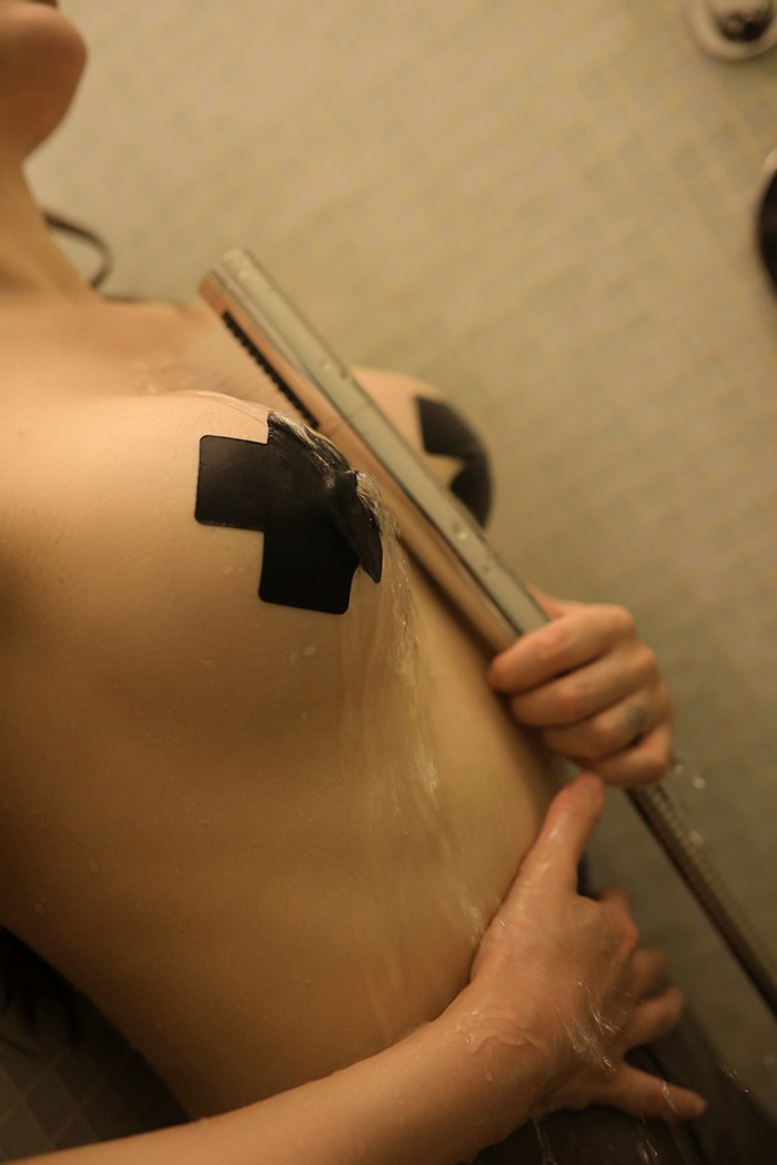 甜心宝贝卓娅祺多汁美乳湿身诱惑