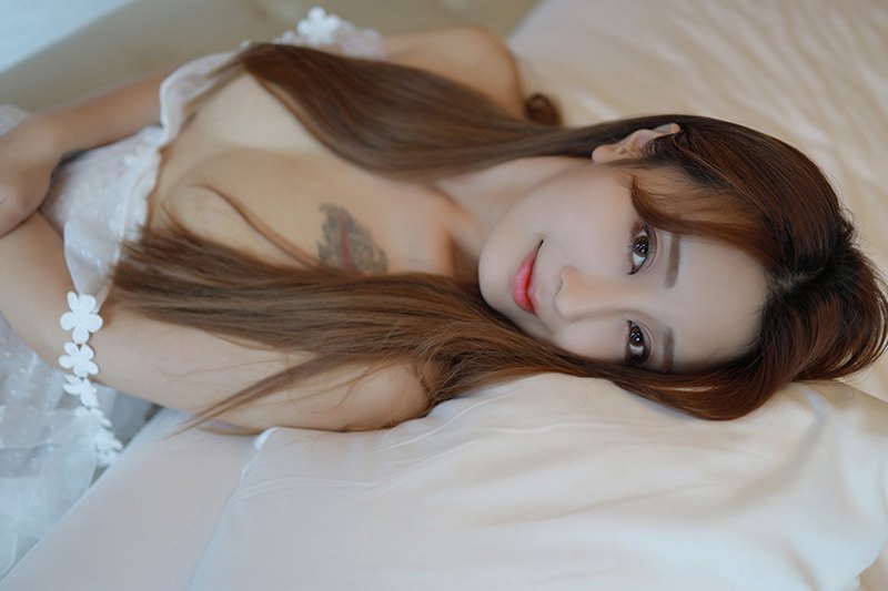 热情撩人熟女奈美蕾丝睡衣撩动你心弦