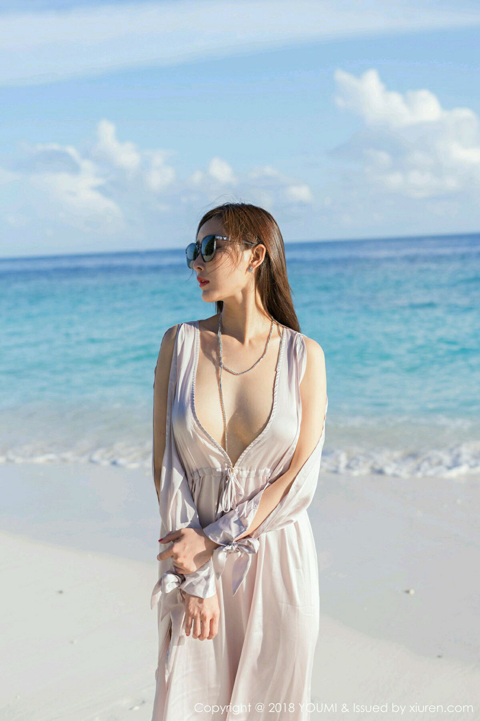 宅男女神周妍希海边旅拍秀性感完美身材