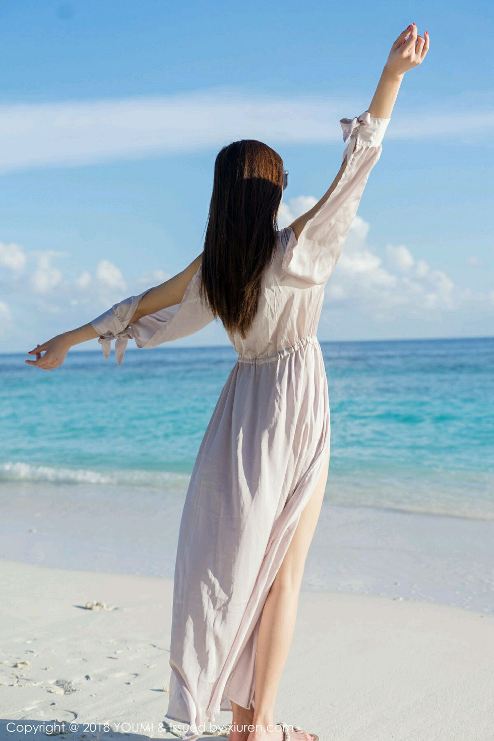 宅男女神周妍希海边旅拍秀性感完美身材