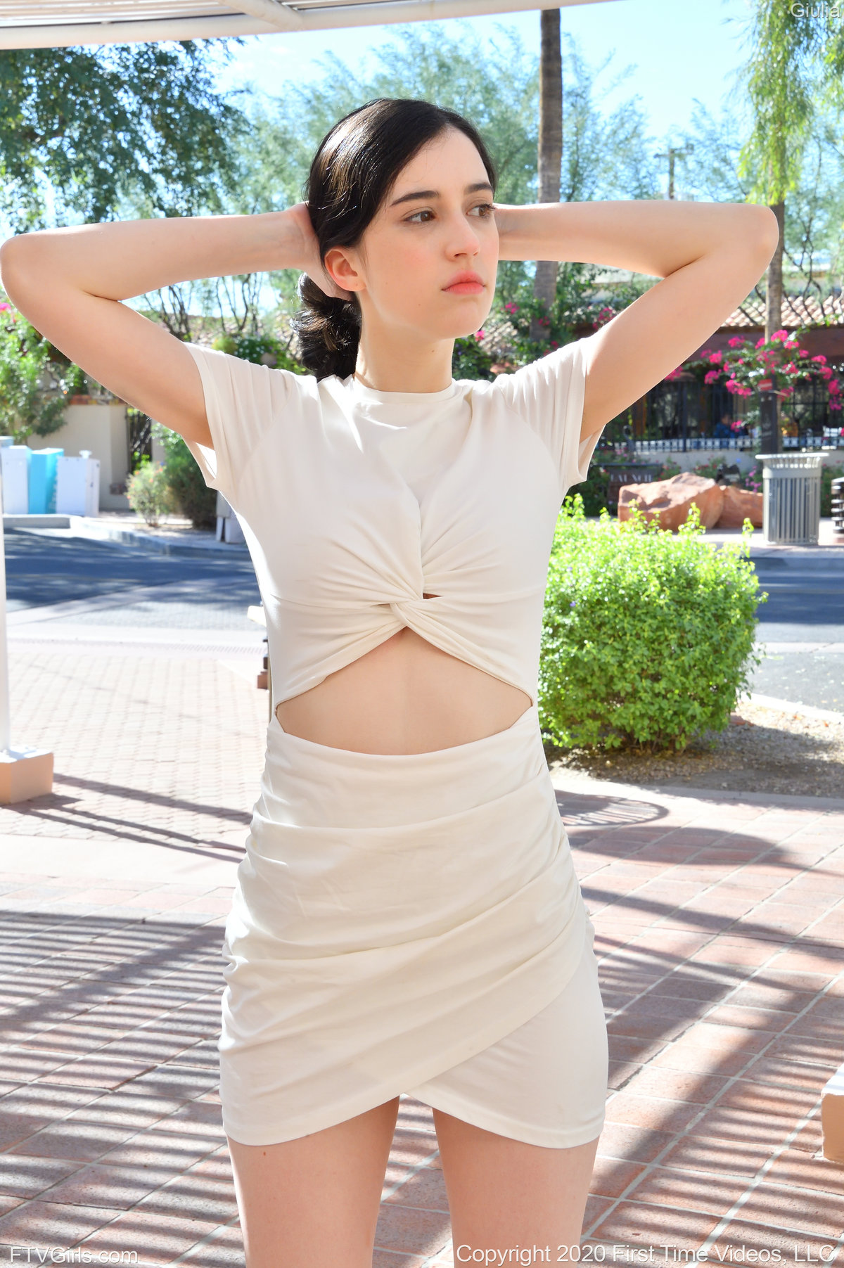 Juli White Classic