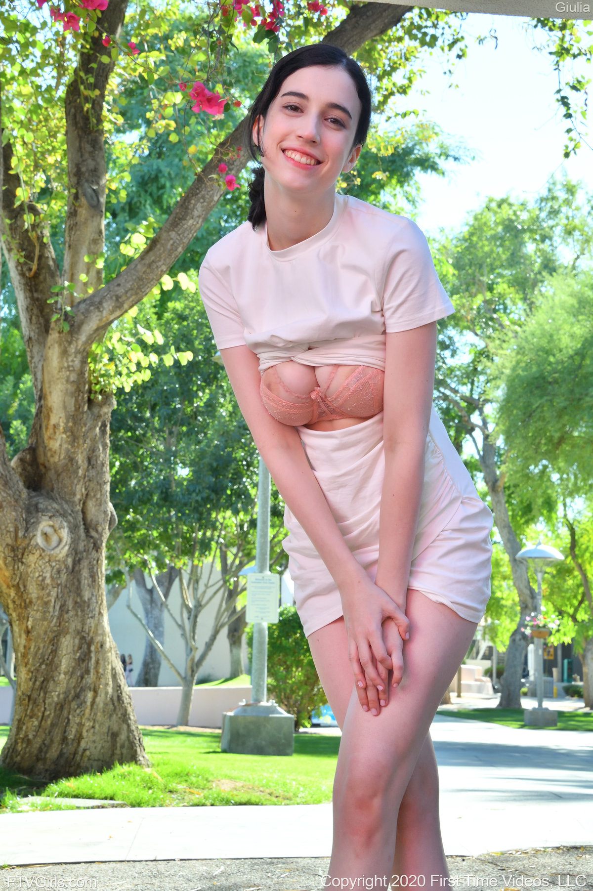 Juli White Classic