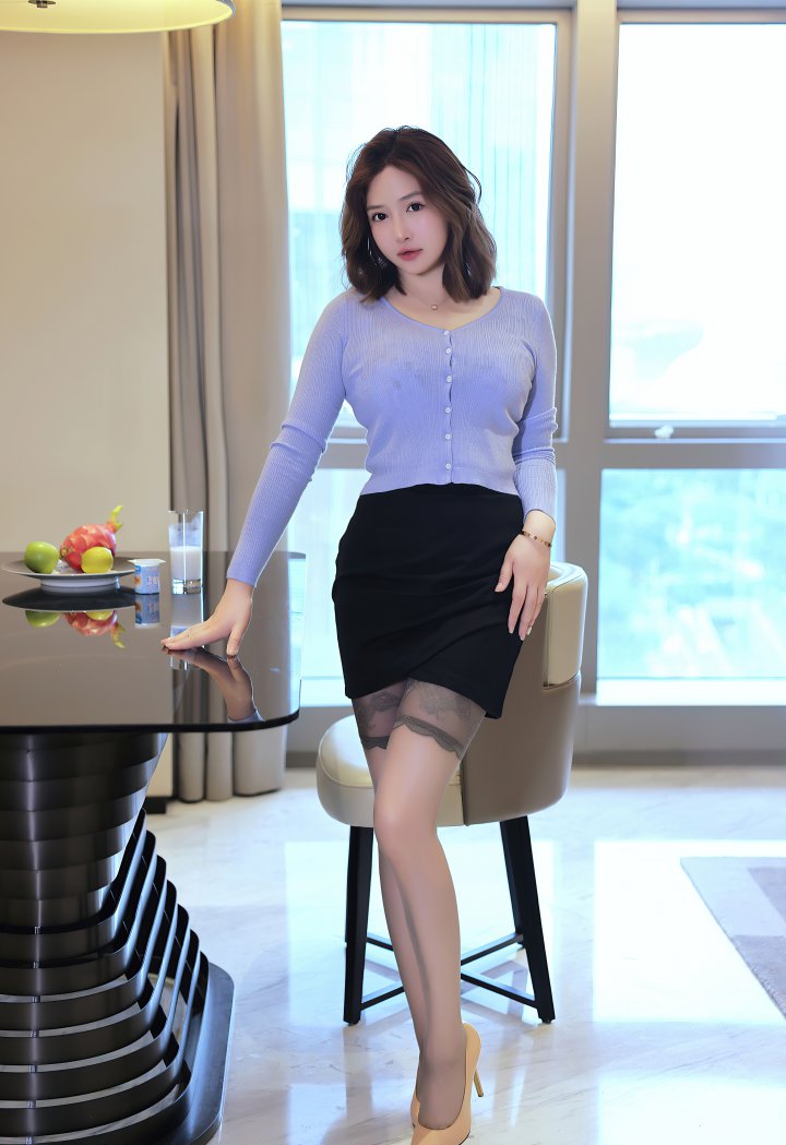 养乐多紫色上衣微胖妹子特别诱人