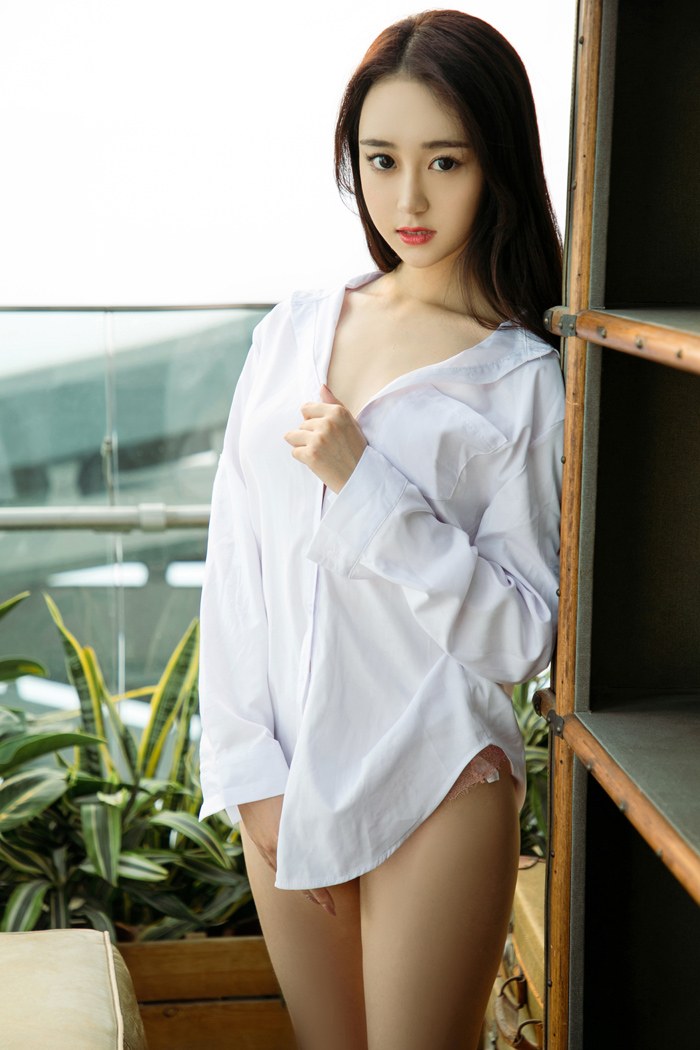 宅男女神李宝儿 半球微露诱惑至极