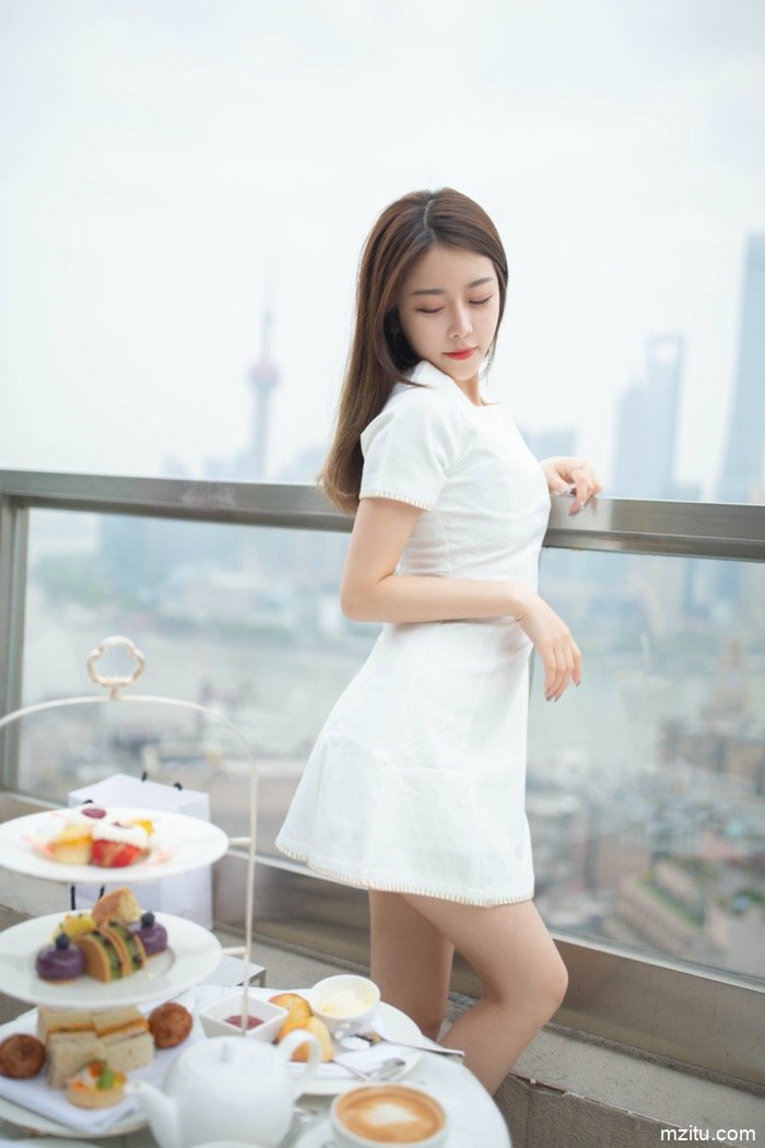 尤物女友夏诗诗床上撒娇娇躯欲火难忍