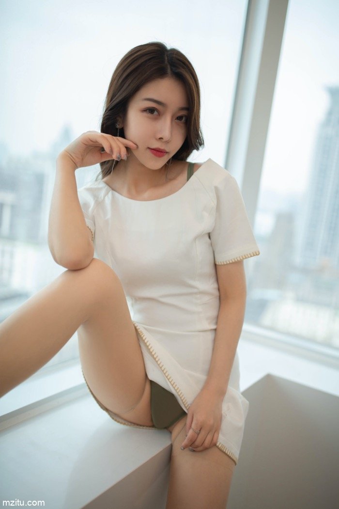 尤物女友夏诗诗床上撒娇娇躯欲火难忍