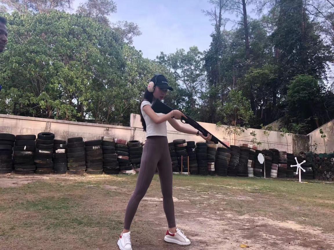 身材太好了 尤其美腿超级棒