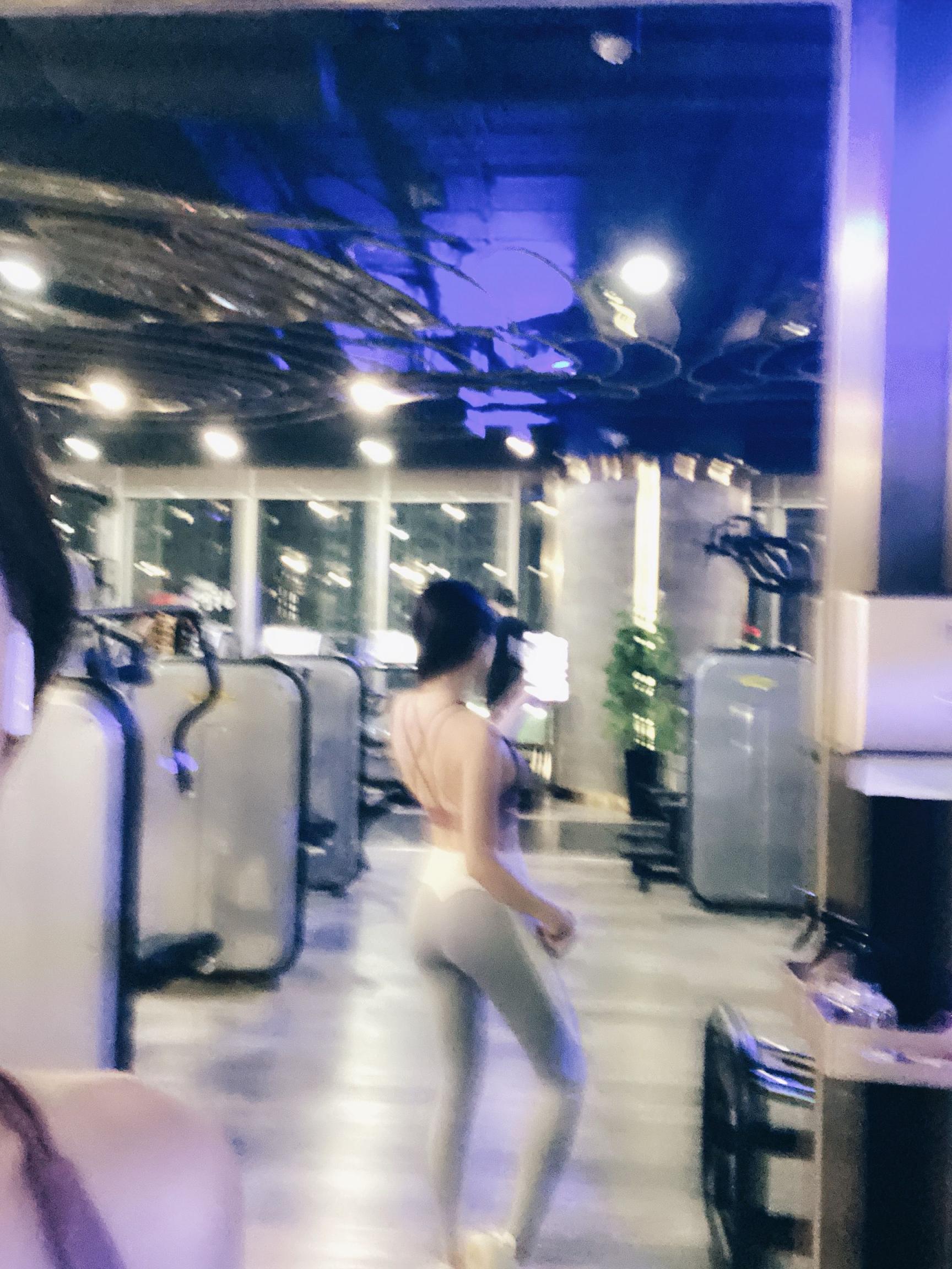 身材太好了 尤其美腿超级棒