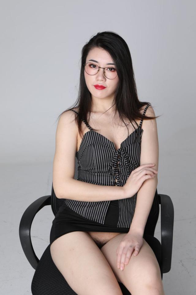 挺有气质的极品御姐