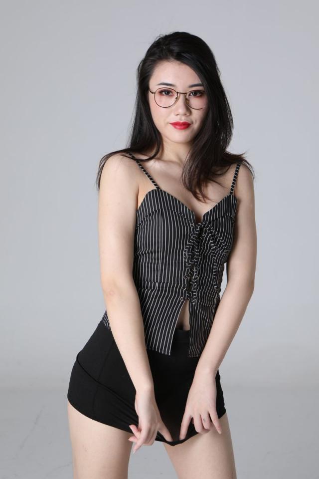 挺有气质的极品御姐