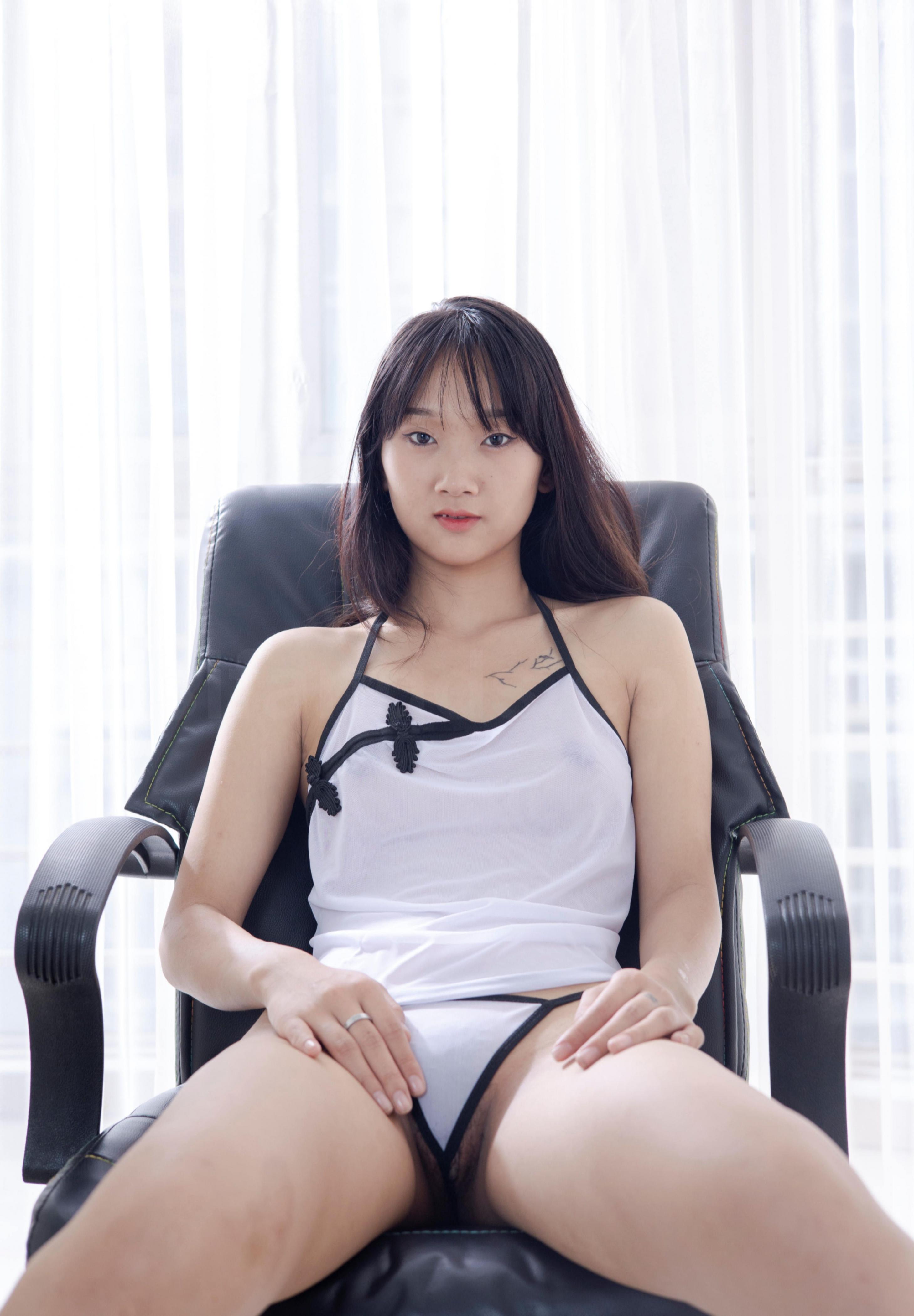 白衣情趣小可爱[58P]