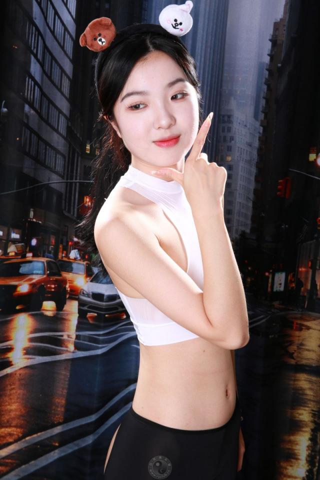 极品白嫩清纯妹子