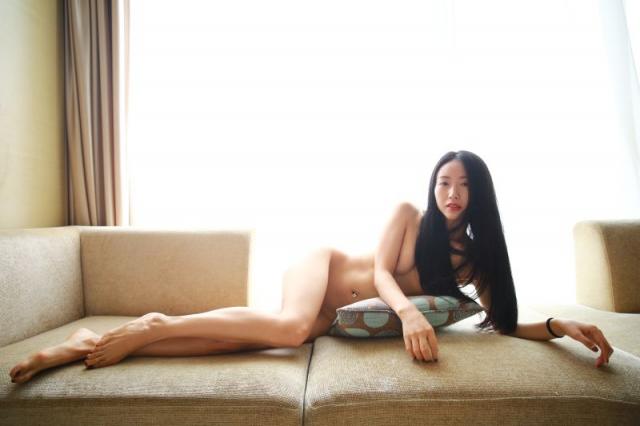 纤细身材的清纯妹子最诱人