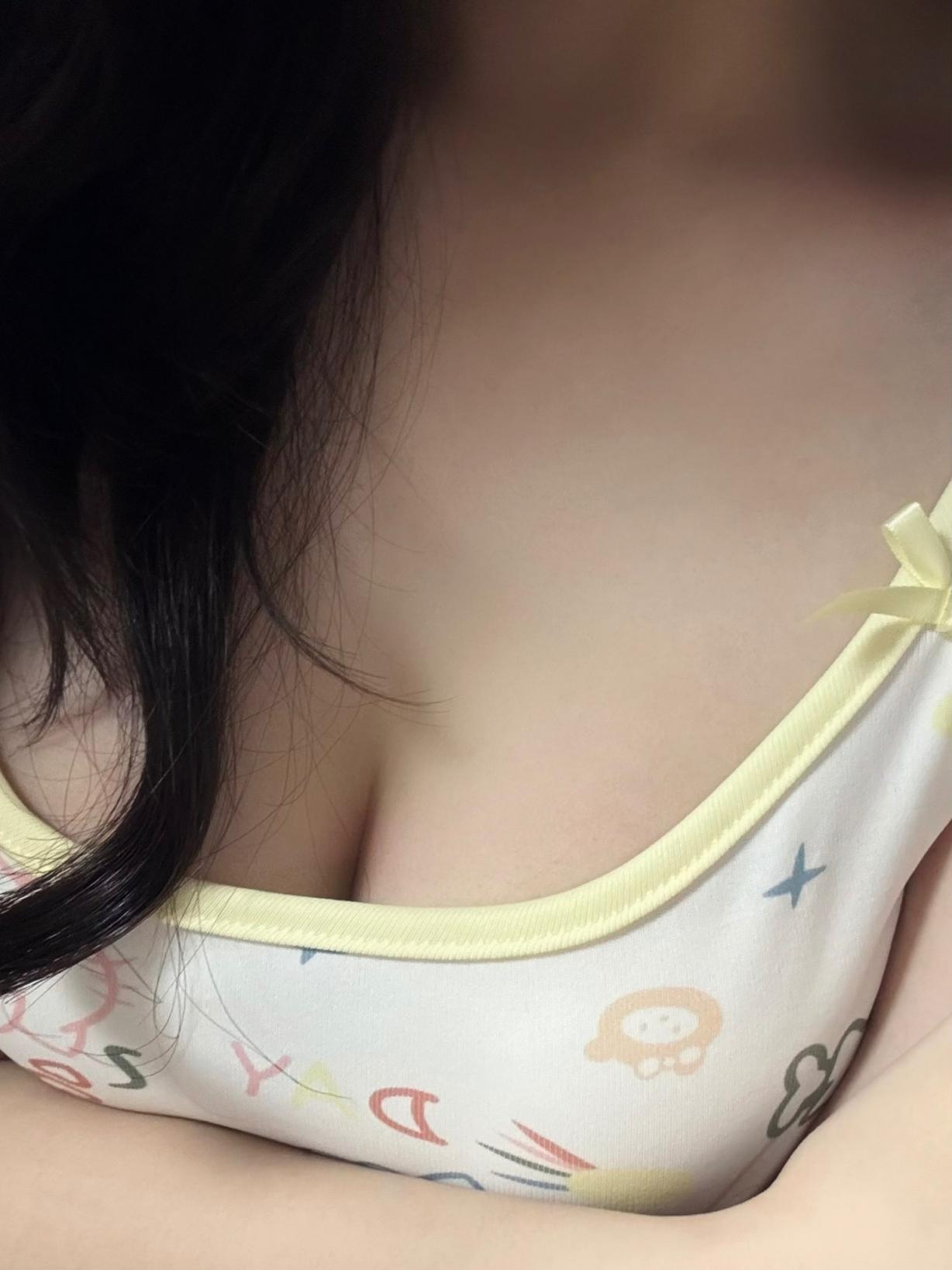 犹抱琵琶半遮面的胸