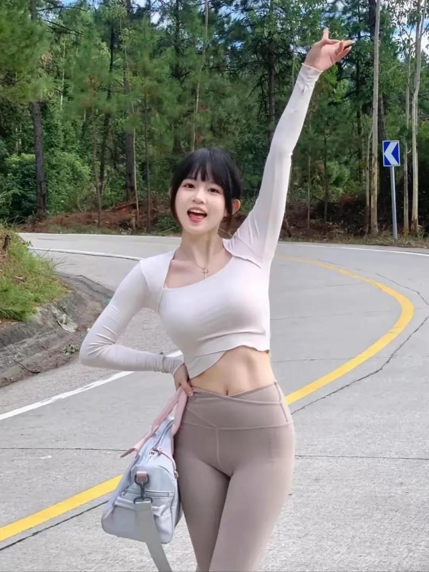 甜美女孩[28P]
