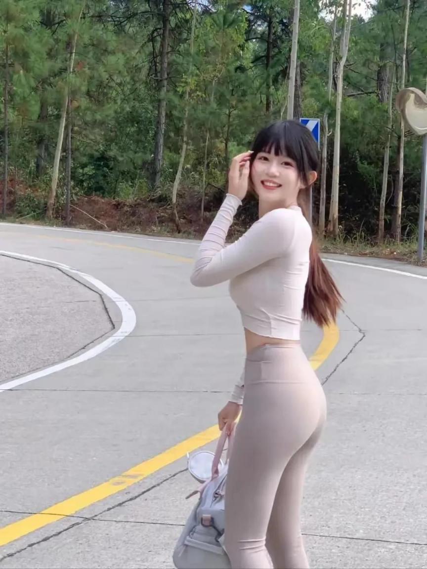 甜美女孩[28P]