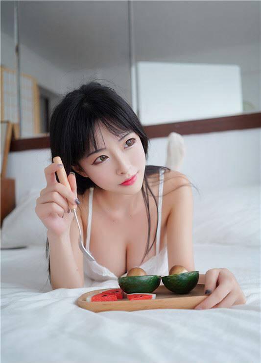 夏日清凉，姿势爽滑