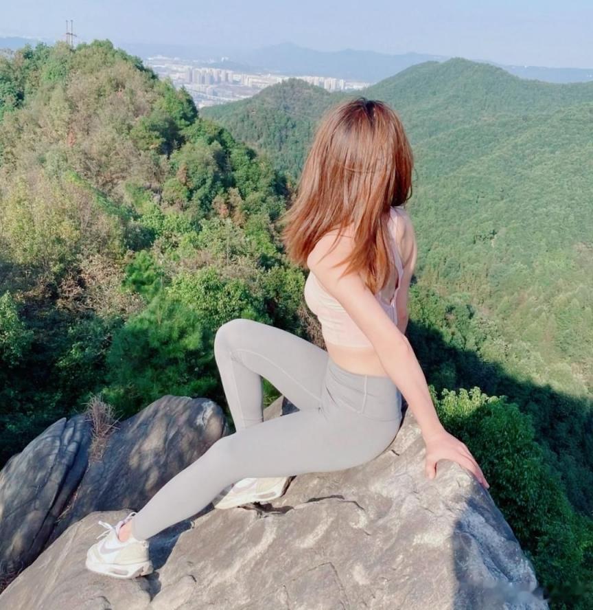 瑜伽裤美女的屁股