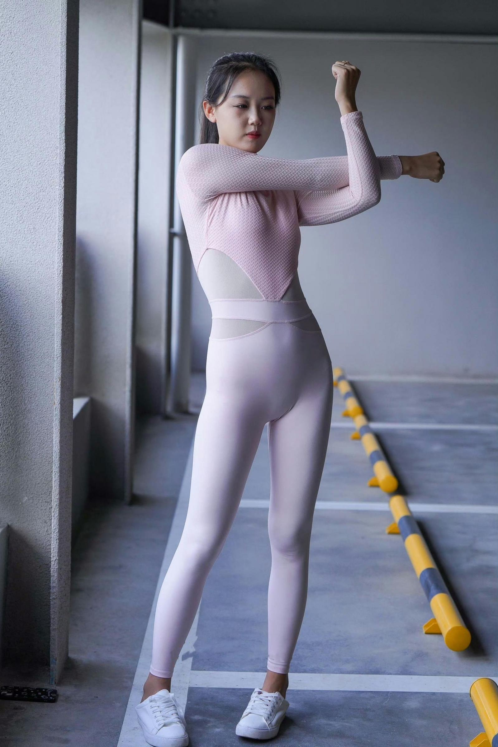 瑜伽裤女孩