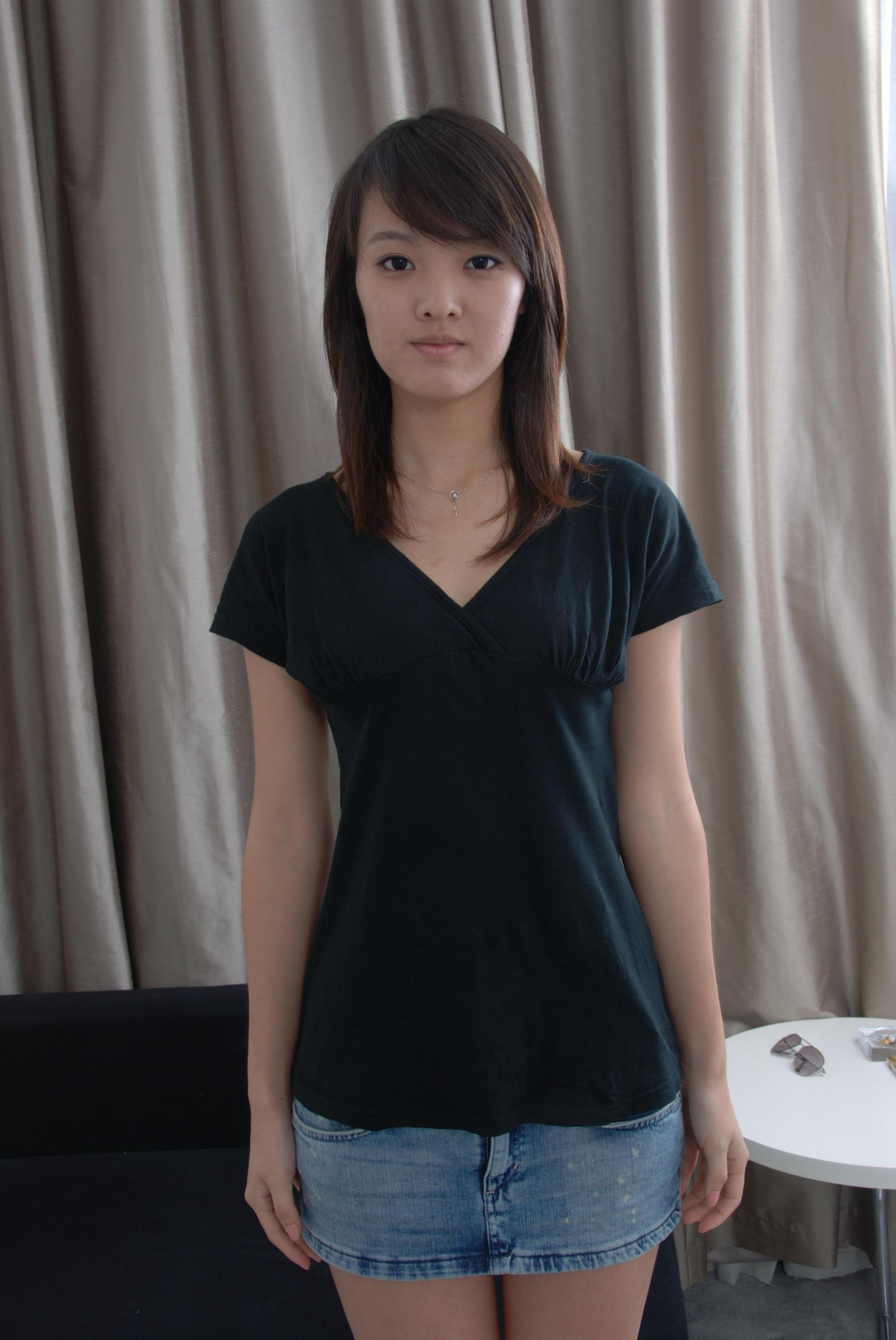身材很标准的美女美体展示