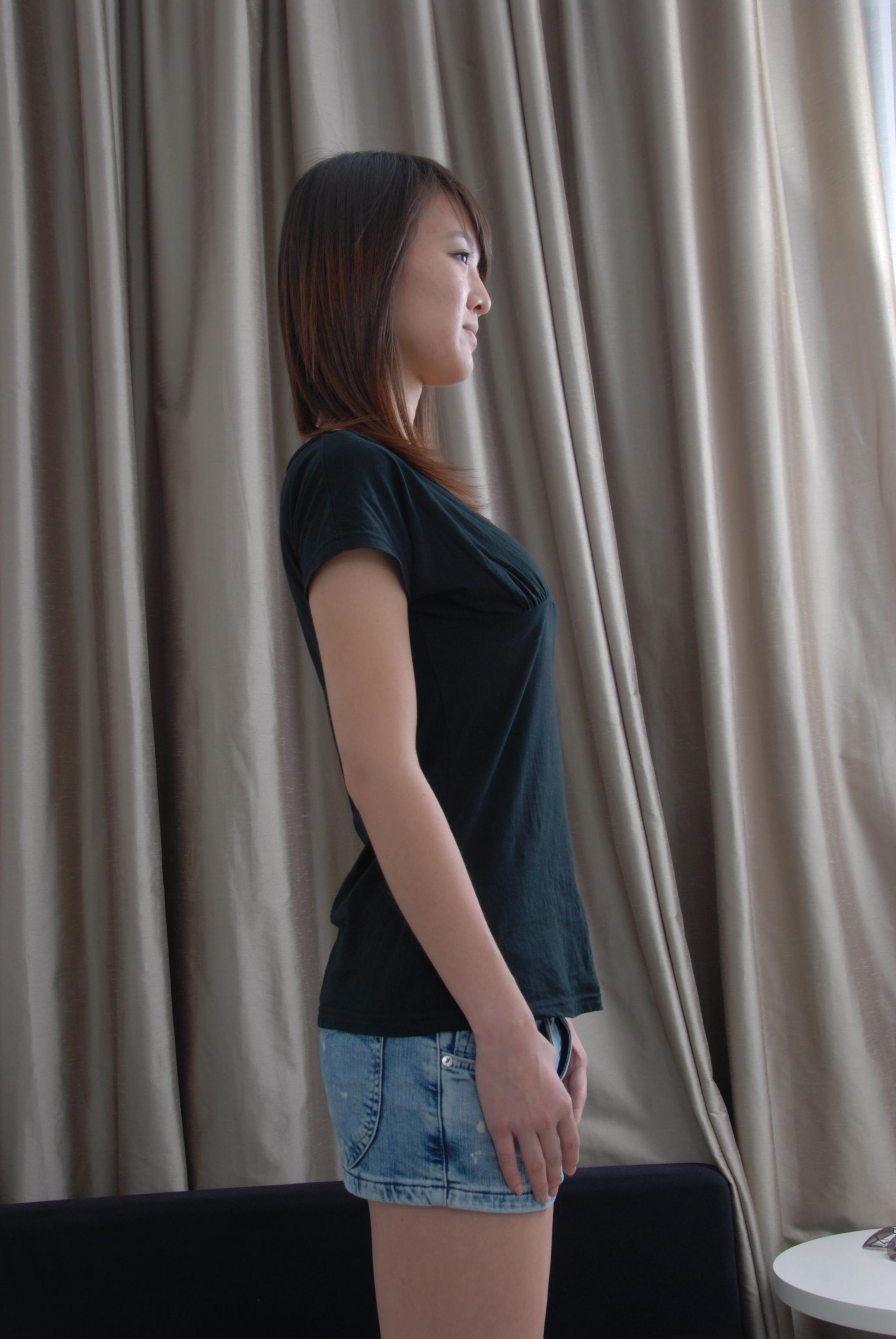 身材很标准的美女美体展示