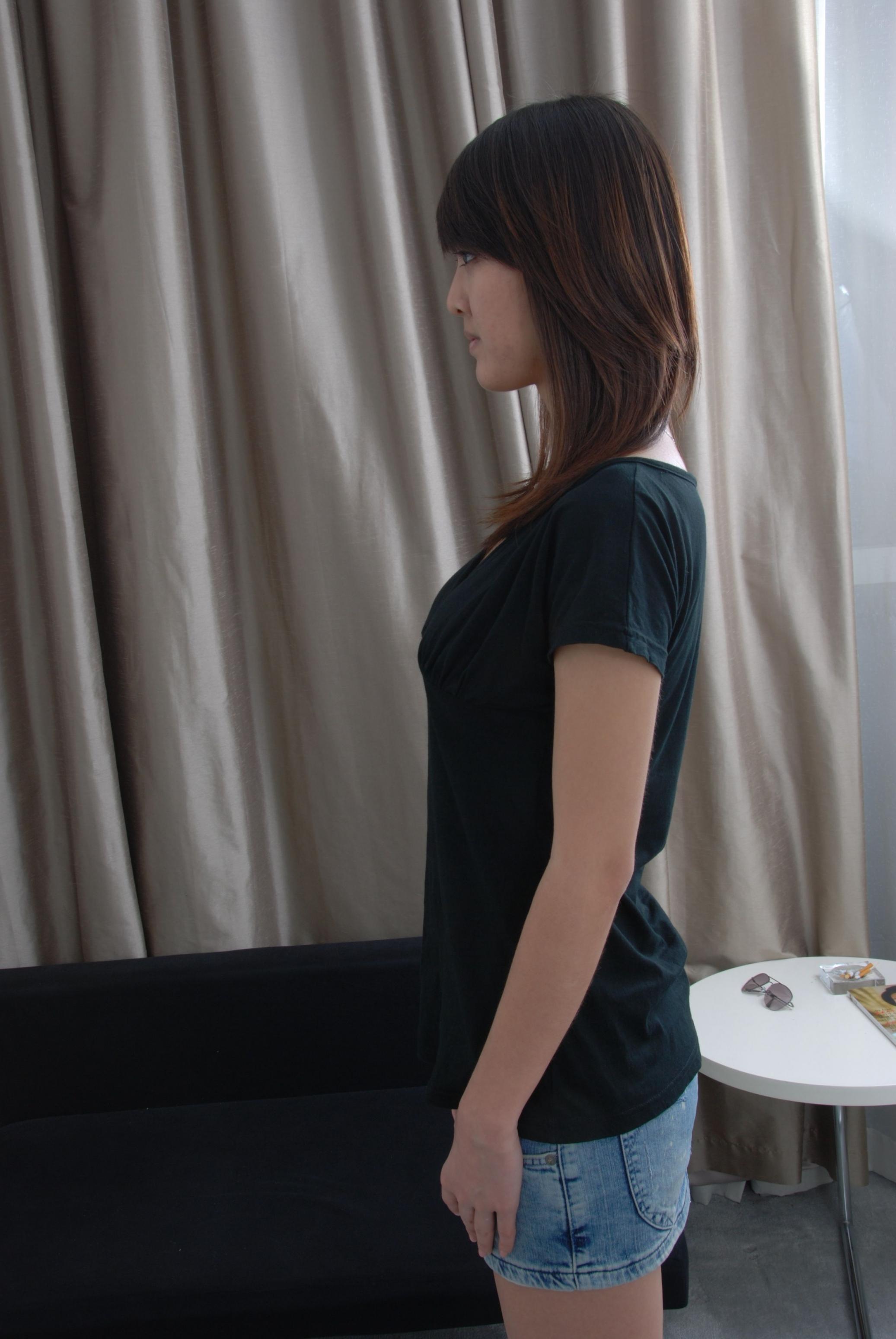 身材很标准的美女美体展示