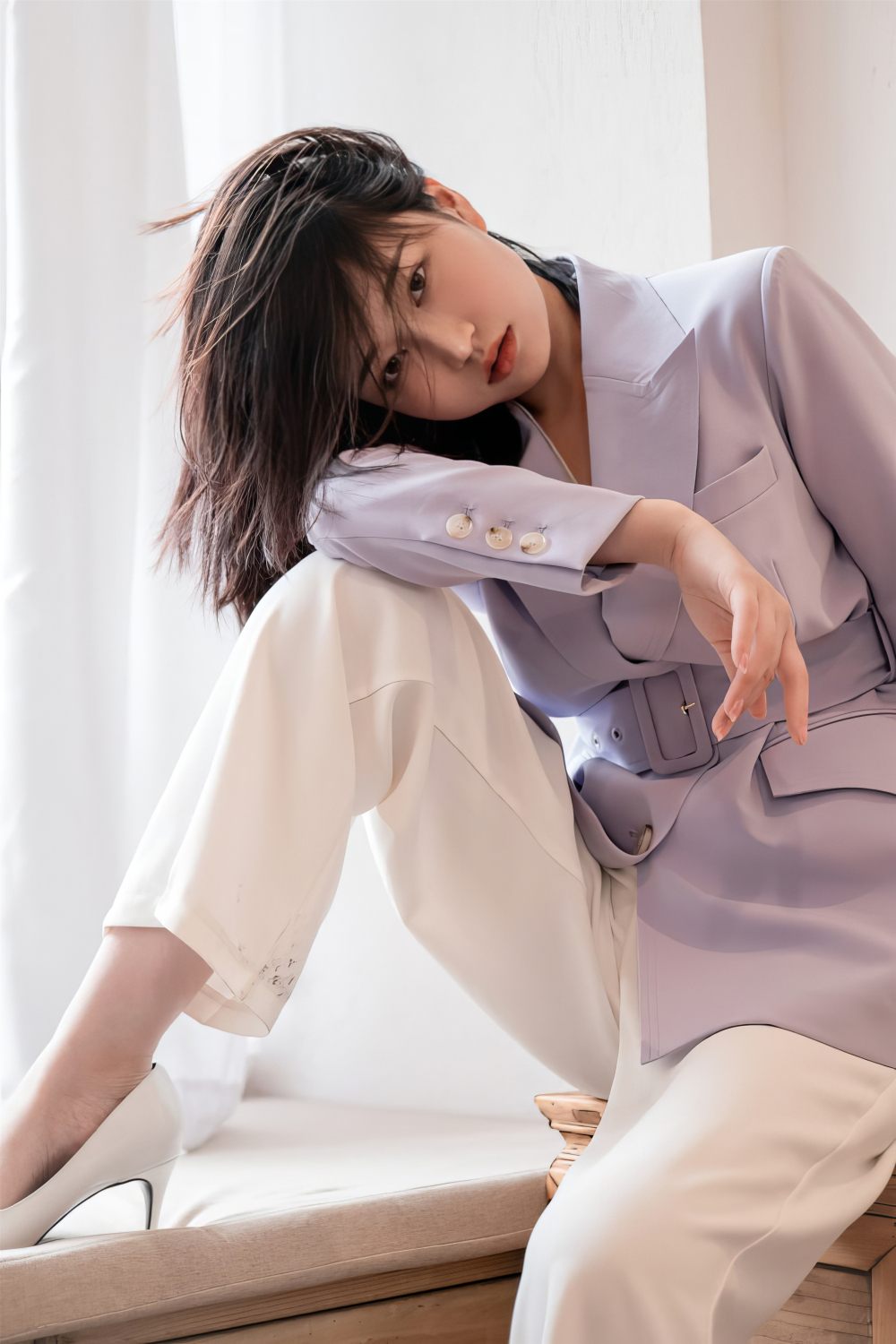 脱掉衣服白嫩完美的奶子方显