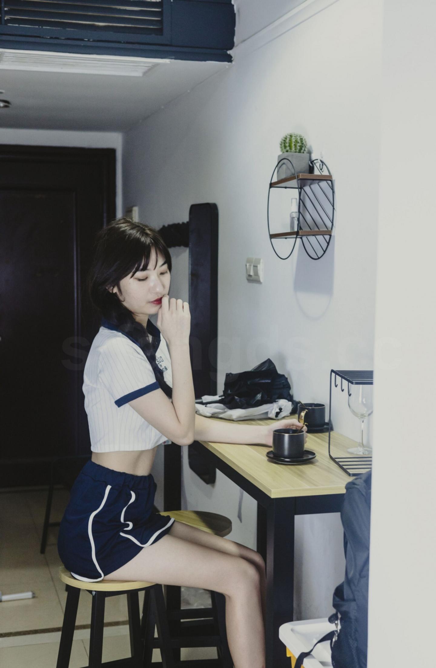 卖汲润丝袜的小乔