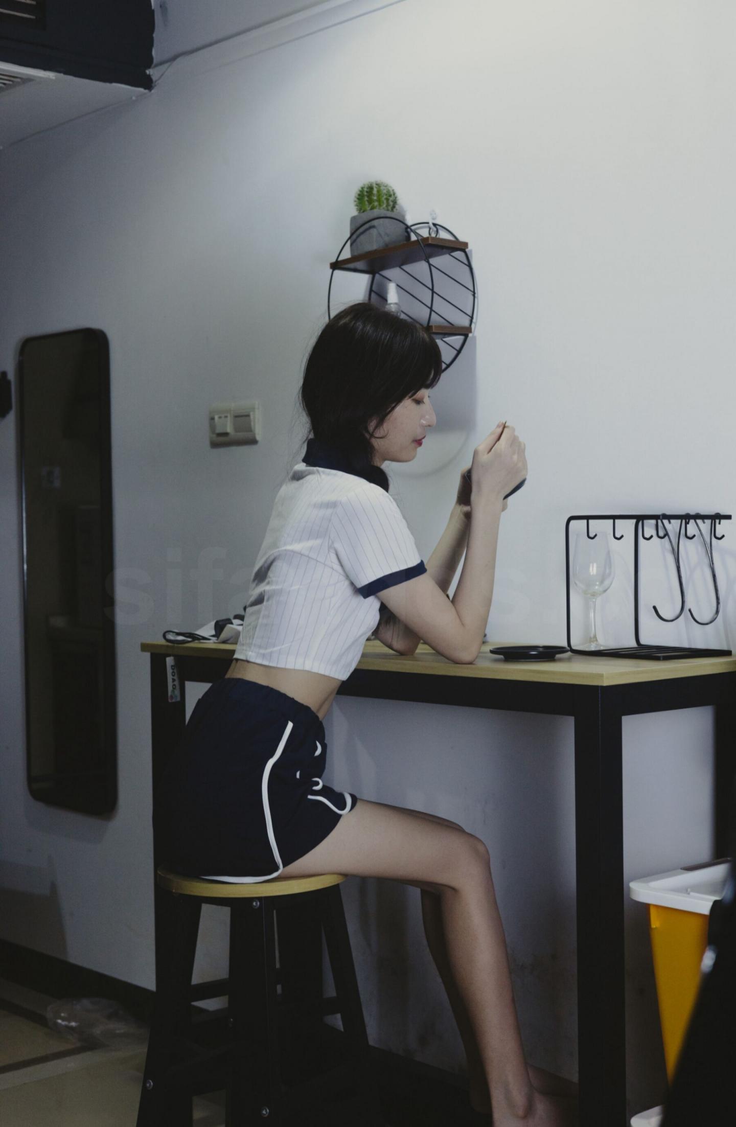卖汲润丝袜的小乔